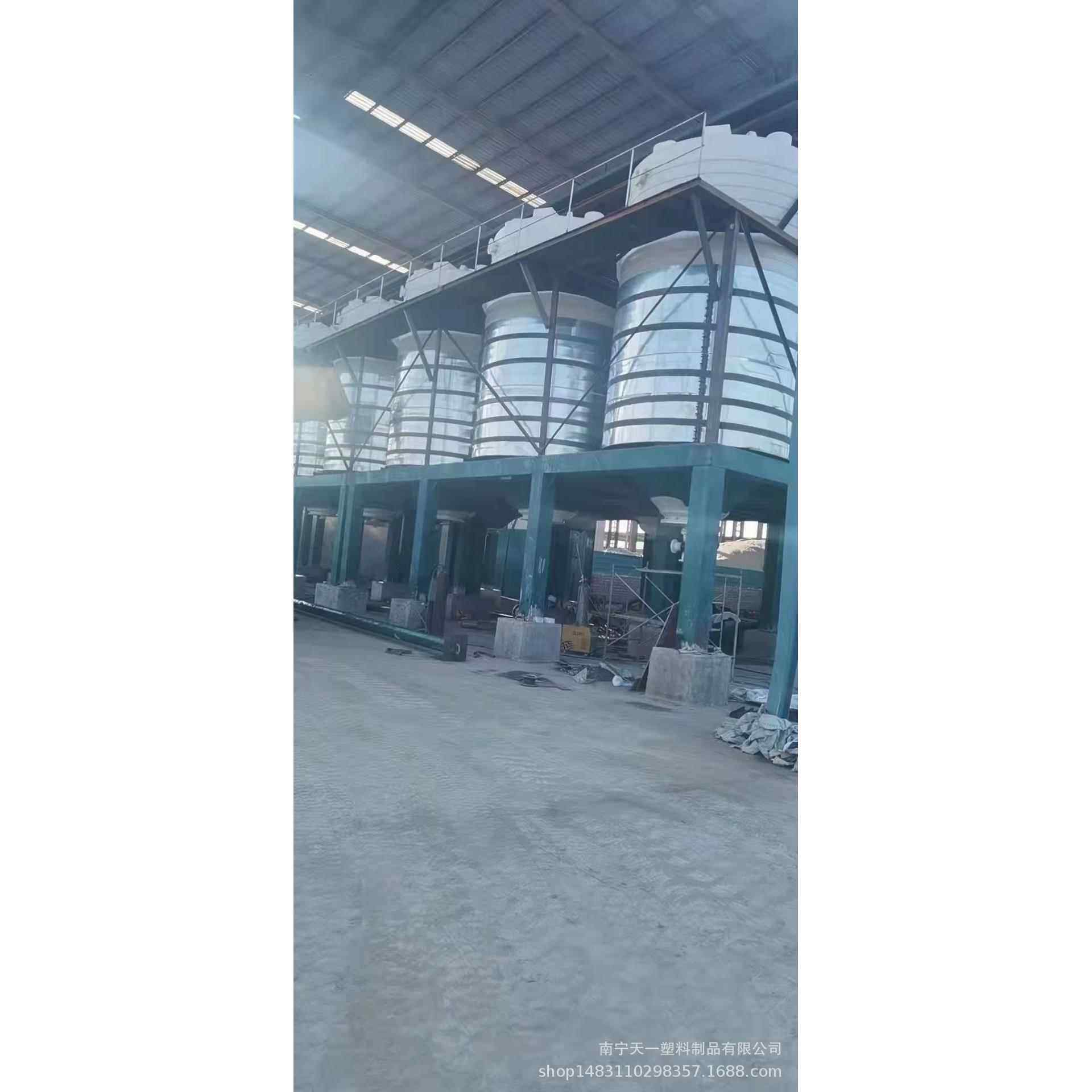 广西30立方大椎桶,40方石英砂酸洗罐,底部大锥法兰滚塑一体成型