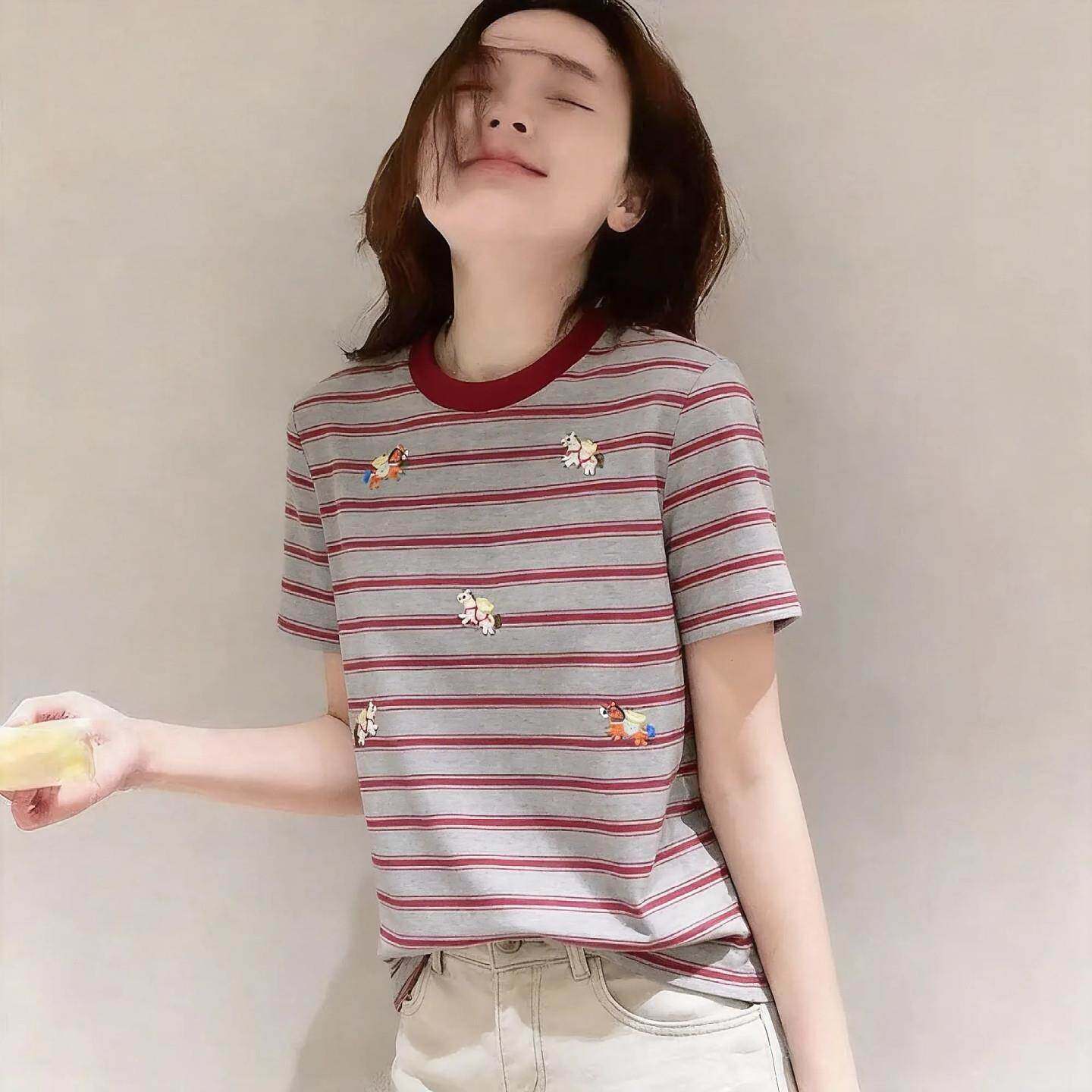 韩版小马刺绣设计感红色条纹短袖T恤女夏新款微胖mm显瘦宽松上衣