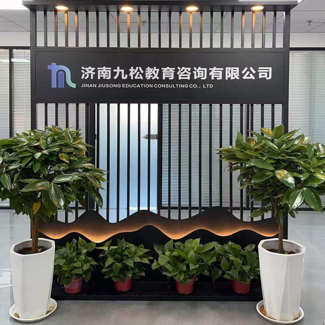 铁艺简约长虹玻璃办公室进门隔断铁艺屏风公司前台玄关背景Logo墙