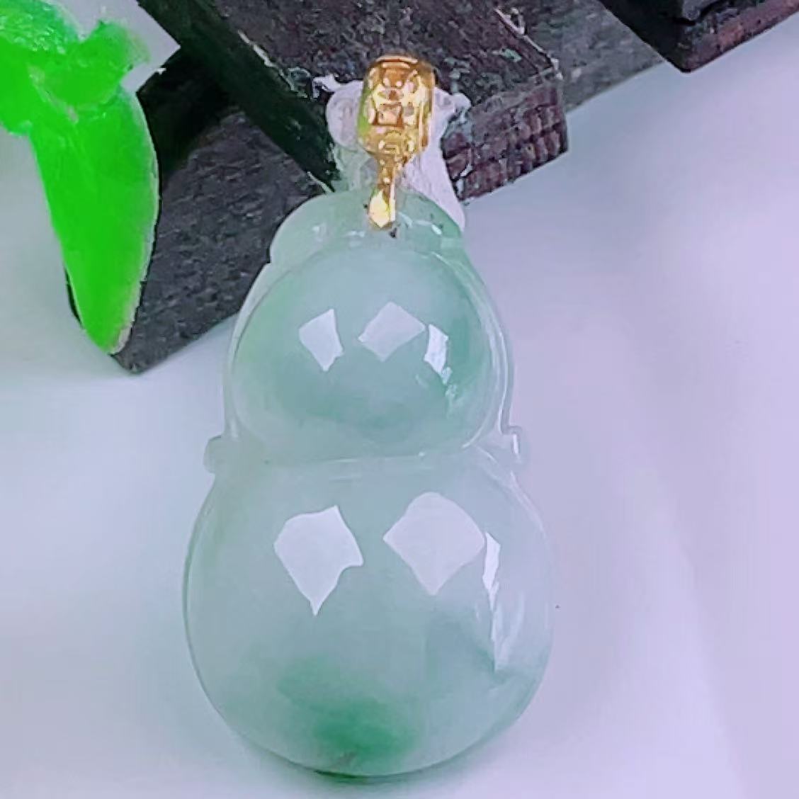 缅甸天然正品翡翠18k金扣头冰飘绿花高端精品珠宝闪拍葫芦玉吊坠