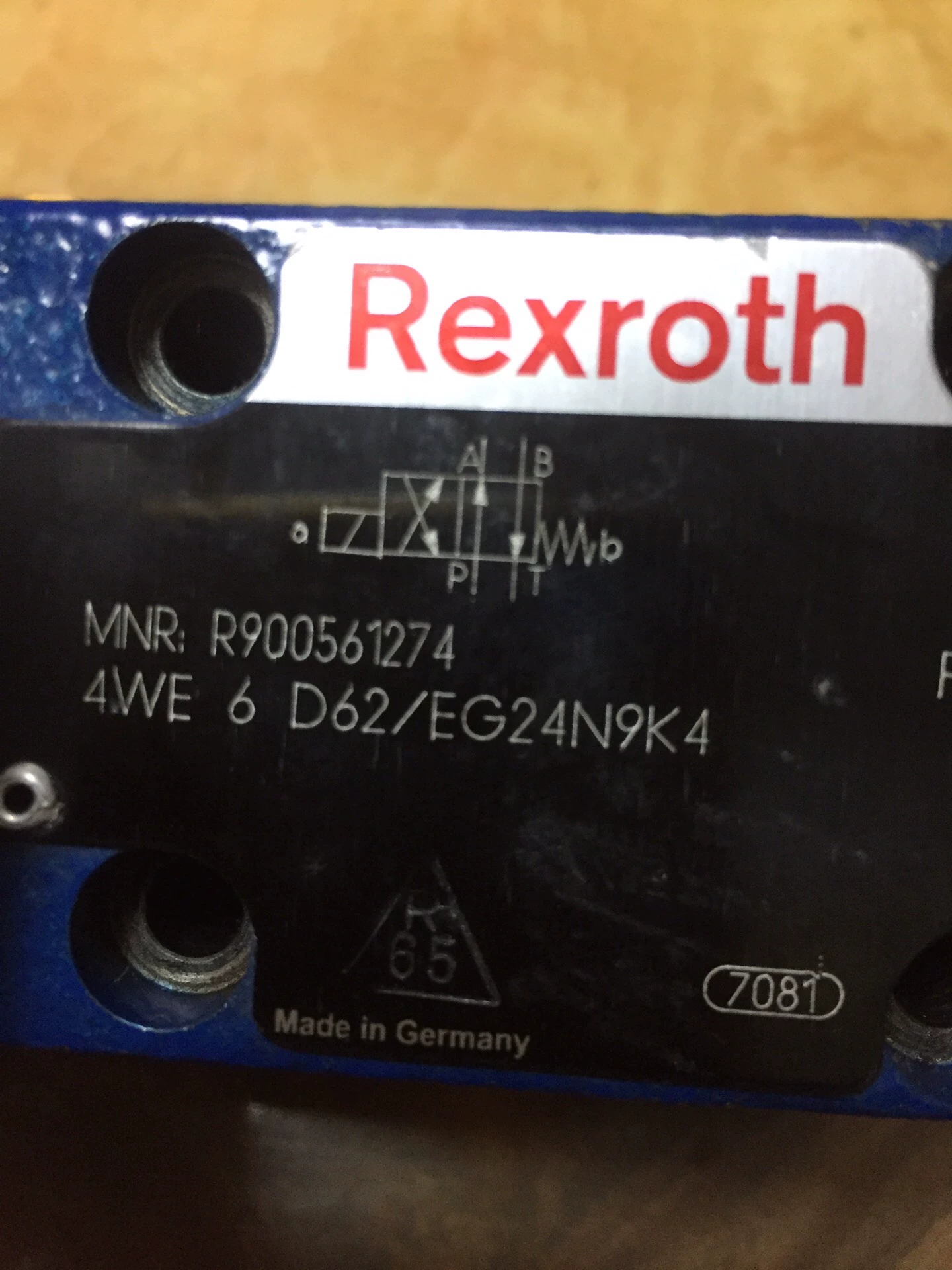 Гидравлический электромагнитный клапан Rexroth 4WE6 D62/EG24.