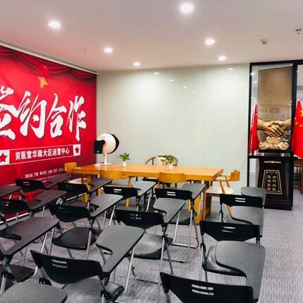 简易塑料靠背办公可折叠培训椅带写字板会议椅简约桌椅一体椅子