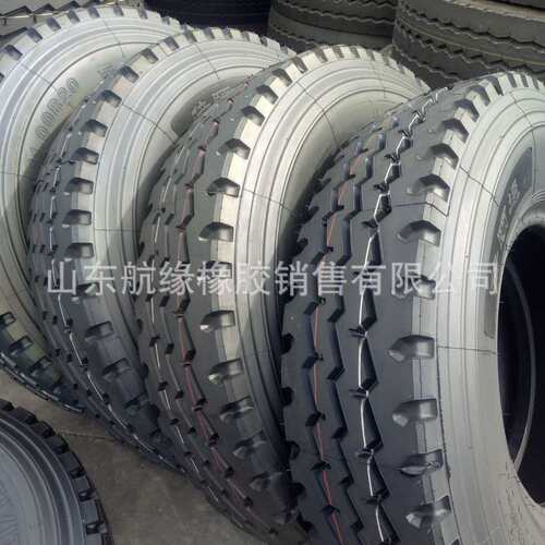 中花全钢卡车轮胎1100R201200R20货车吊车卡车三线钢丝轮胎