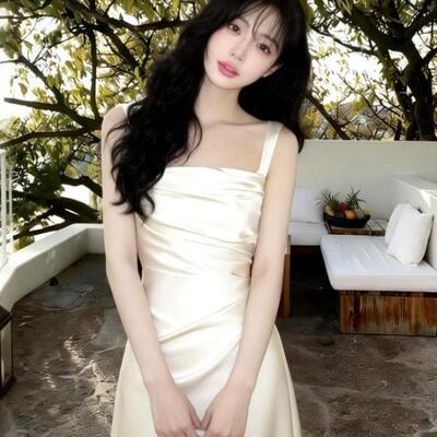 高端丝滑缎面褶皱吊带连衣裙女26夏气质收腰订婚领证生日宴会礼服