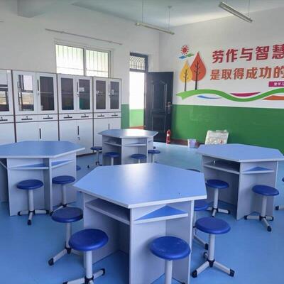 中小学生铝木六边形桌探究微机电脑桌梯形桌拼接板式钢架六角桌椅