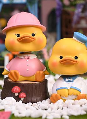 小黄鸭车载摆件可爱小鸭子汽车中控台摇头公仔网红车内装饰品女士