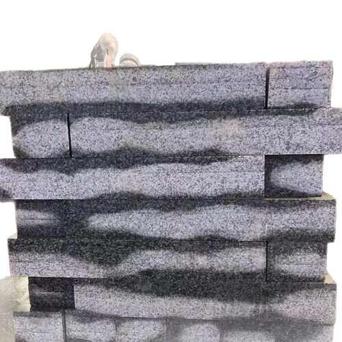 芝麻白灰黑花岗岩路牙路边侧平石广场树围火烧板石材黄锈石路沿石