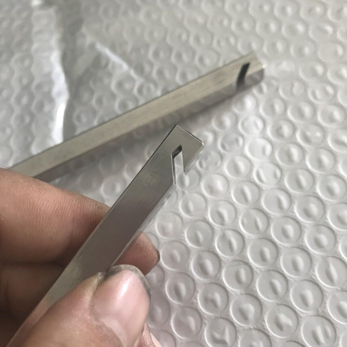 防盗门间隙调节器门缝框晃动指向片边条折弯调节扳手锁舌维修工具