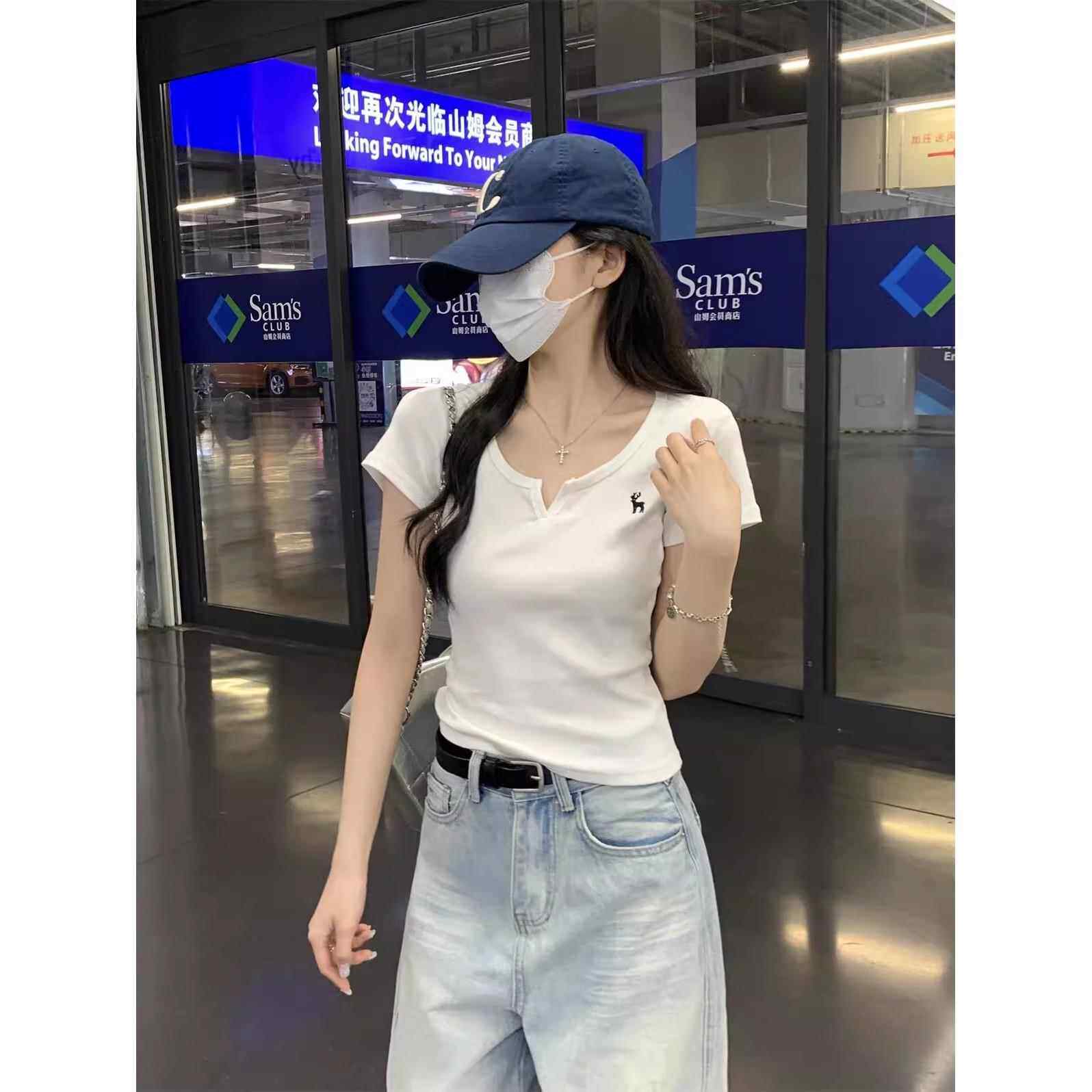韩国2026夏装正肩V领白色短袖T恤女独特漂亮超好看小衫短款上衣