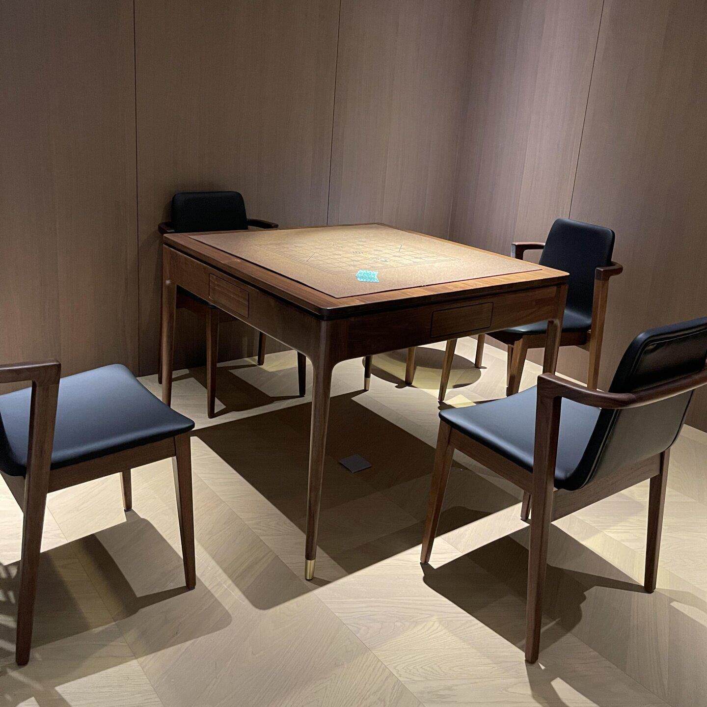 新中式北美黑胡桃木麻将桌新款简约高级实木桌四椅休闲 棋牌室