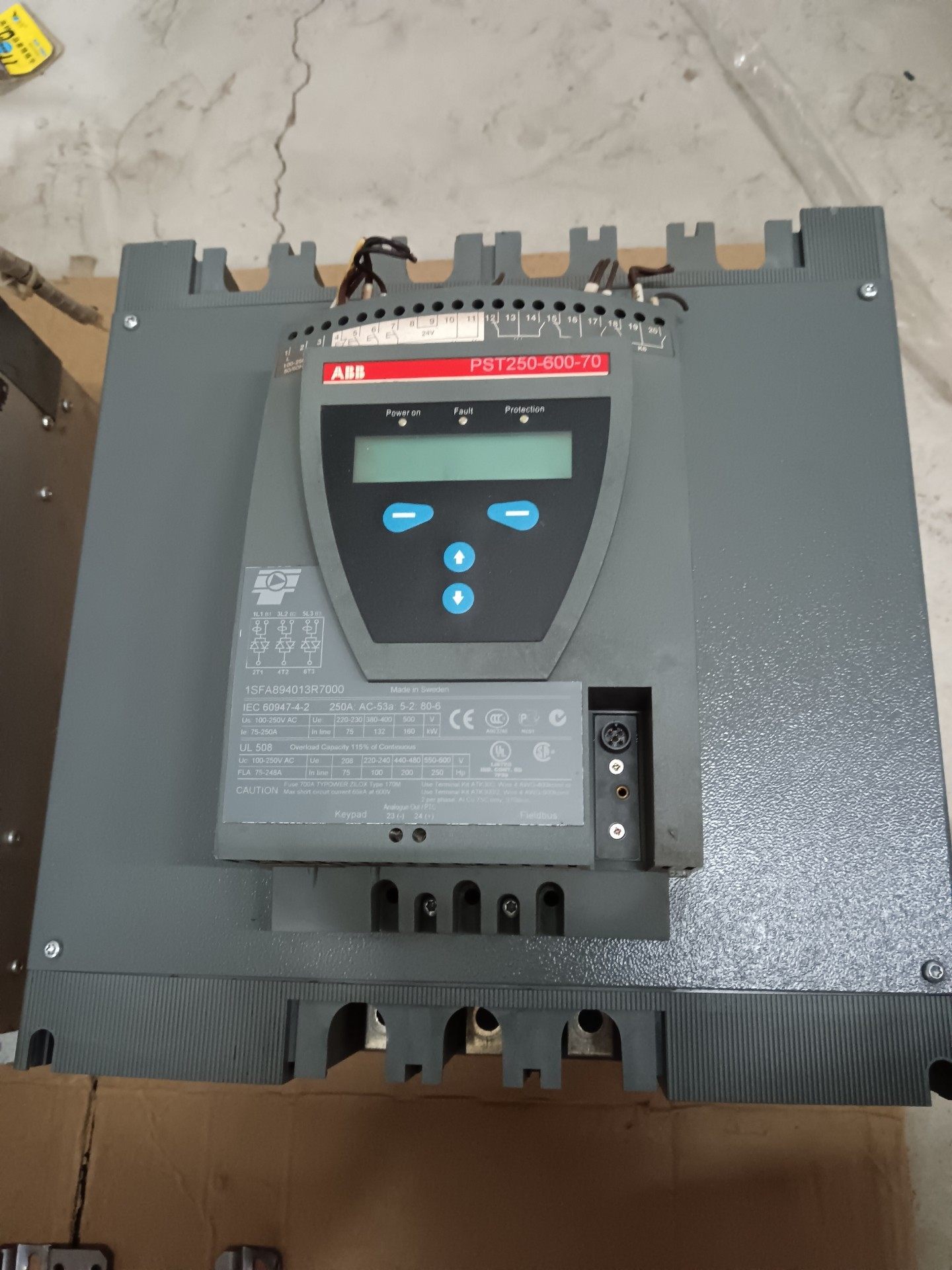 ABB  PST250-600-70软启动，拆机成色如图所示