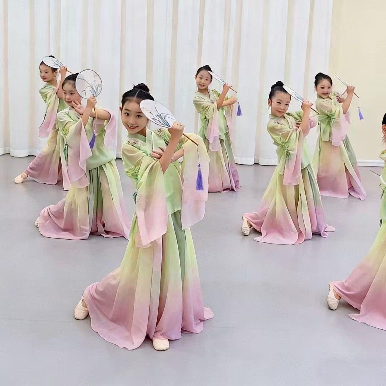 儿童古典舞蹈演出服念琵琶俏扇妆钿扇语春风立春古风城外小月亮