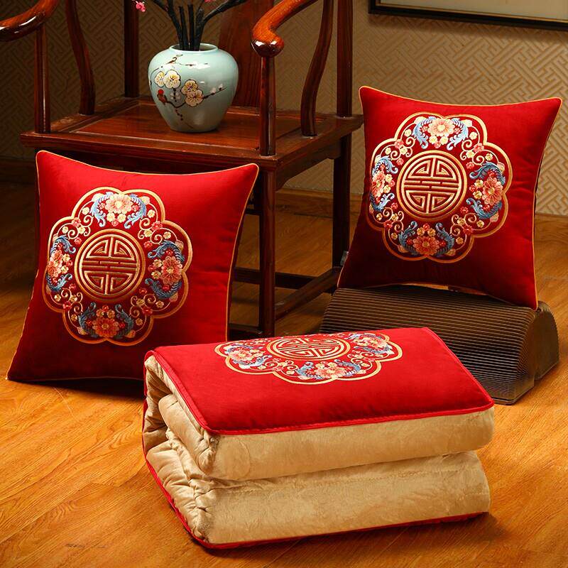 抱枕被子两用二合一午睡红色加厚抱枕被多功能折叠车载空调靠枕被