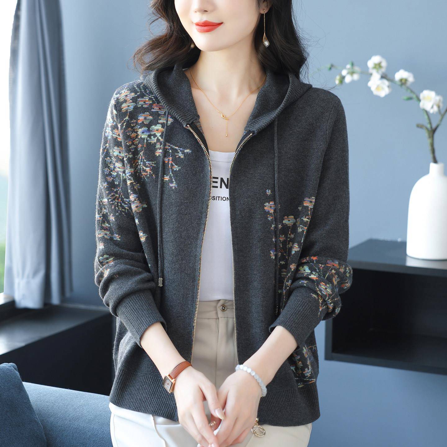 女连帽卫衣短外套秋季2025新款中年妈妈刺绣针织开衫春秋绣花上衣
