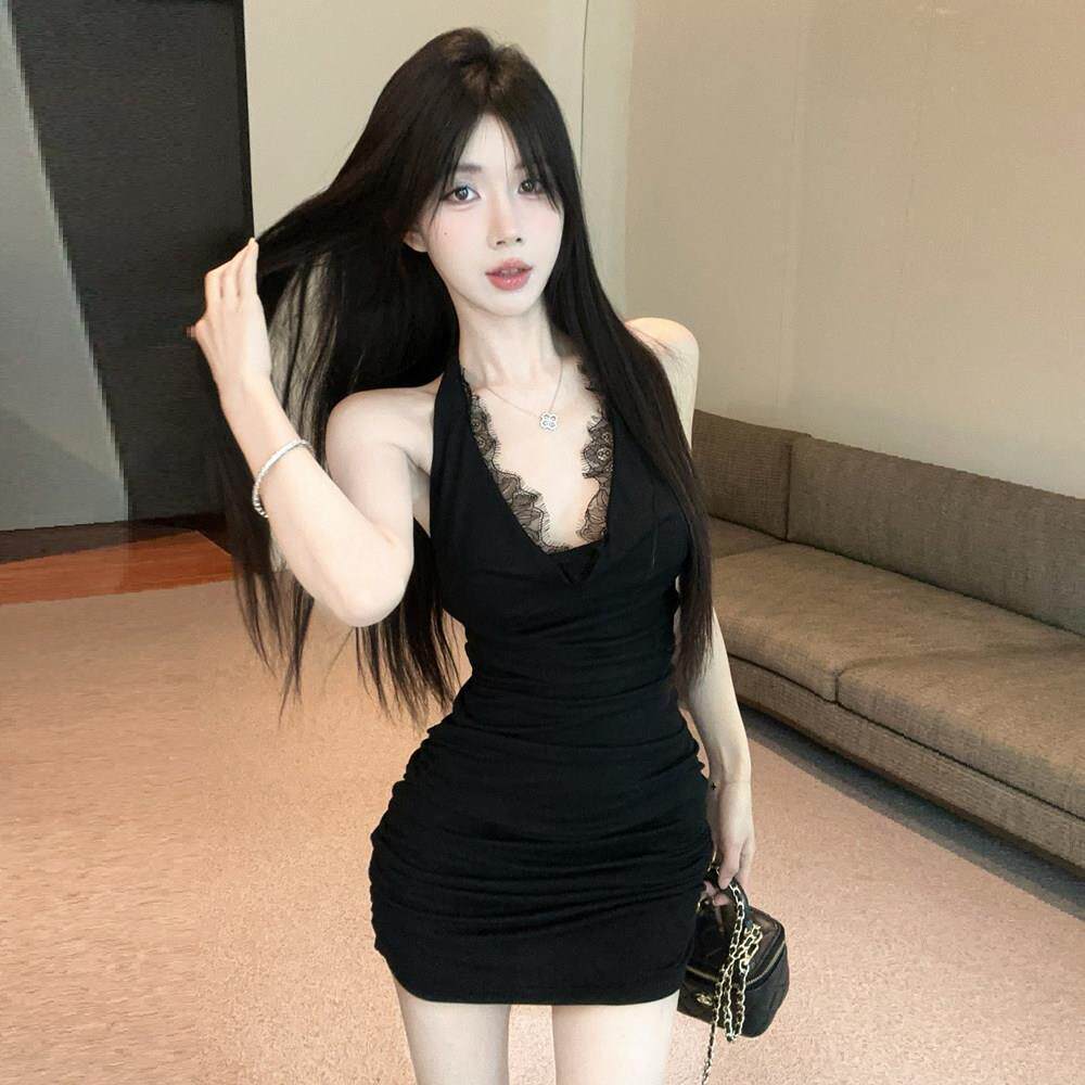 心机辣妹风挂颈无袖小黑裙拼蕾丝网红高腰露背修身显瘦短洋装