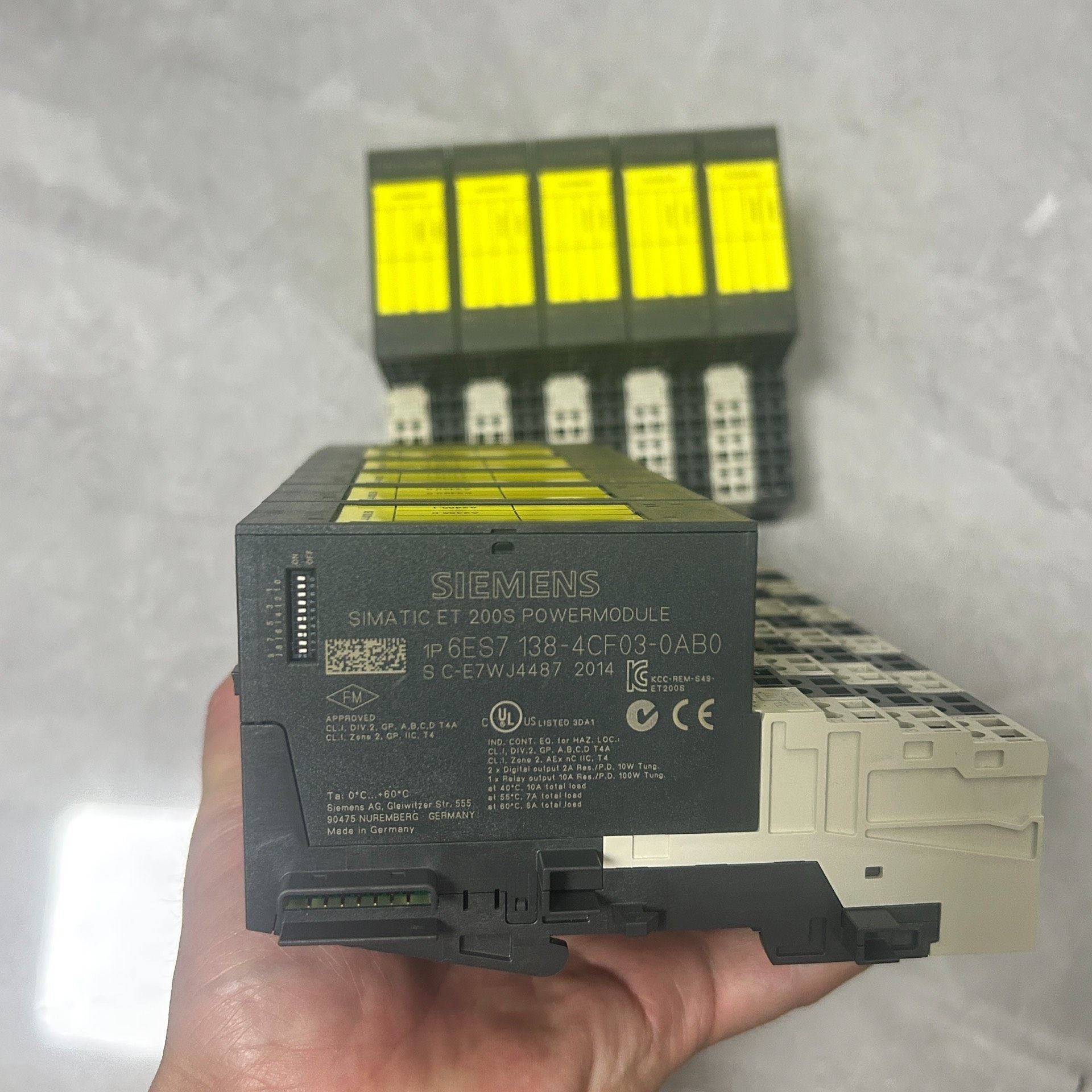 6ES7138-4CF03-0AB0成色充新，功能包好