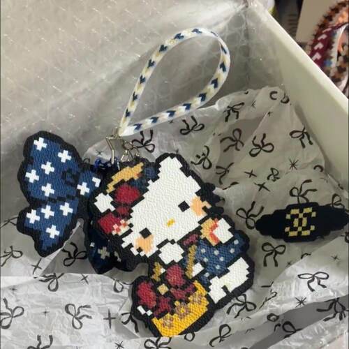 HelloKitty拼豆成品钥匙扣车饰手工车载挂件卡通可爱Hello平安