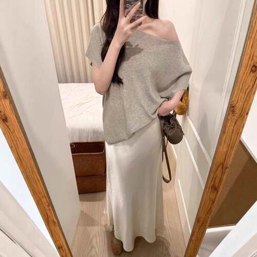 Women slanted collar off shoulder sleeve fitting shoulders