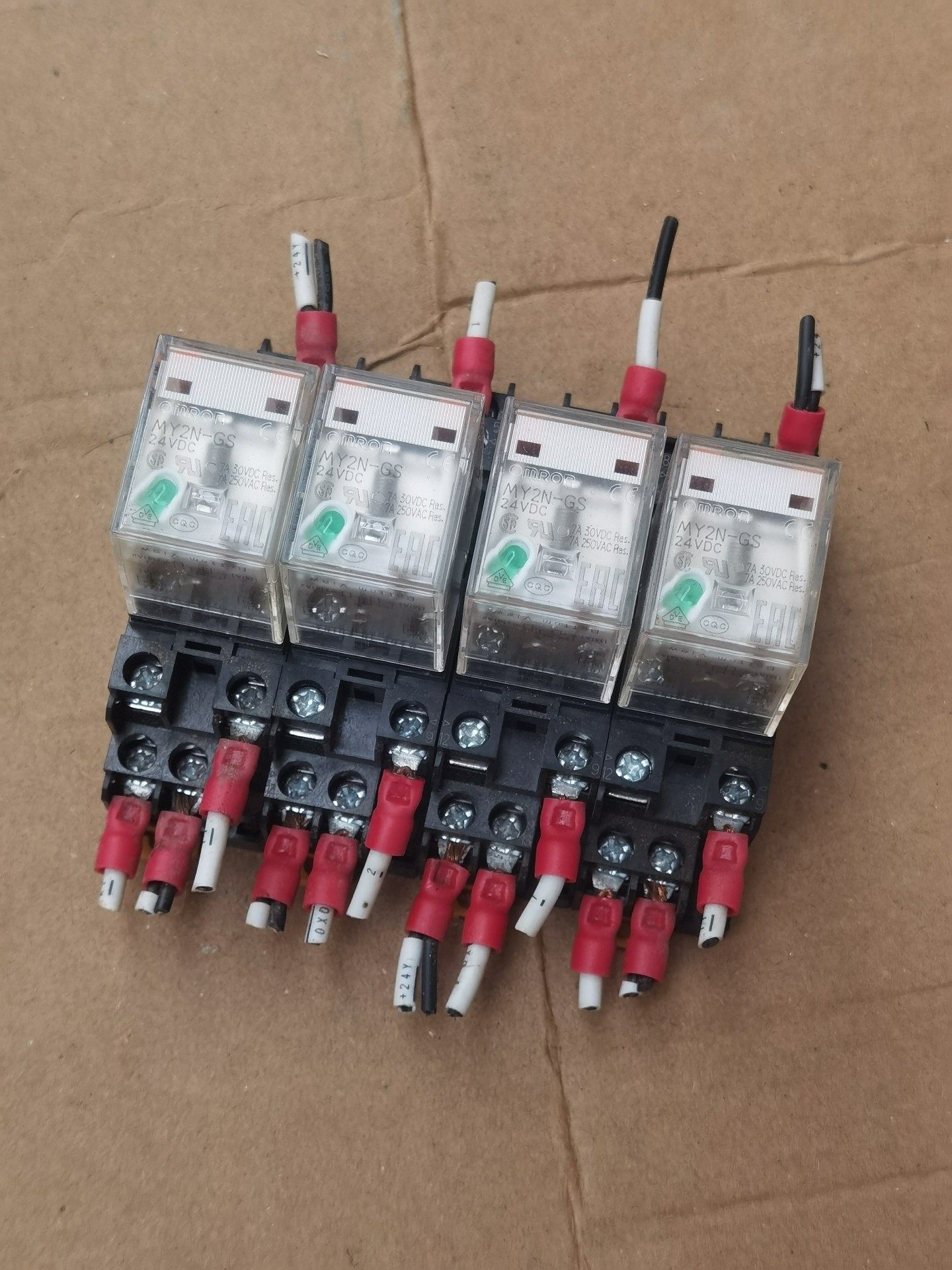 欧姆龙继电器MY2N-GS闲置拆机详见下图