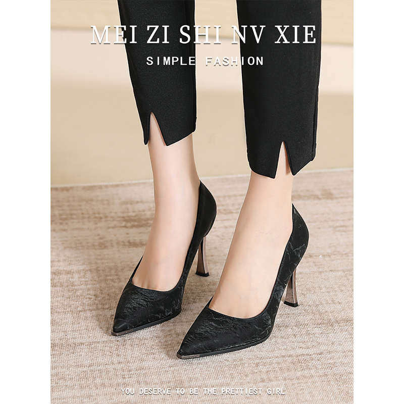 大码女鞋41—43胖脚宽脚高跟鞋春季新款胖mm加宽肥版细跟黑色单鞋