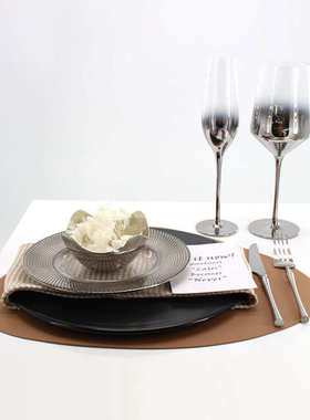 现代轻奢样板房软装饰品摆件餐厅餐桌套装餐具西餐盘创意餐具摆台