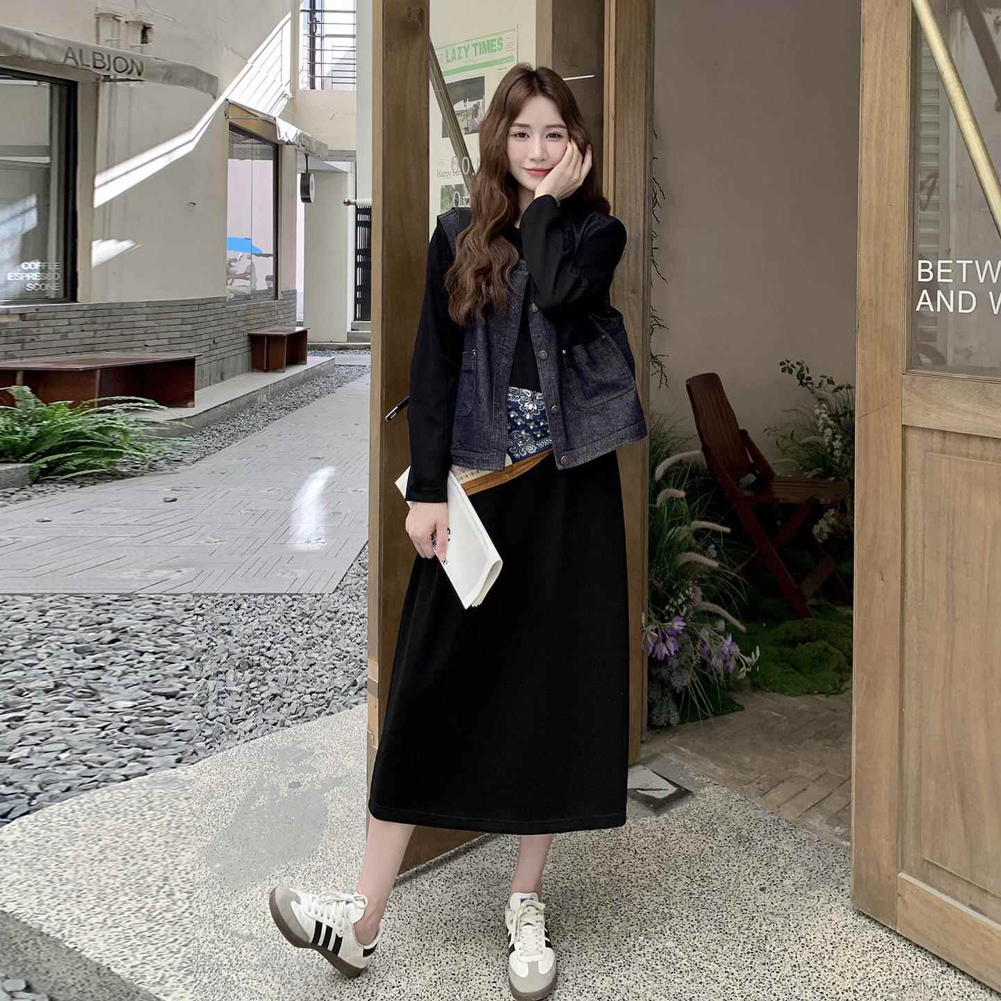 黑色长袖连衣裙套装女秋季2025新款显瘦休闲牛仔马甲T恤裙两件套