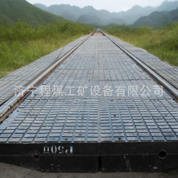 铁路橡胶道口板耐腐蚀道口橡胶砖公路道口垫砖抗压耐用道口板