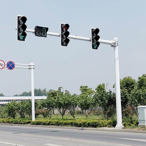 供应悬臂式交通信号灯红绿灯杆 led道路交通信号灯 监控杆指示牌
