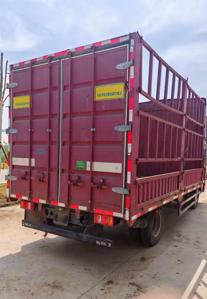 4月30日临沂市23年上牌重汽豪沃蓝牌柴油4.2米高栏货车断气刹交强审车一整年非营运手续齐全可过户网络拍卖公告