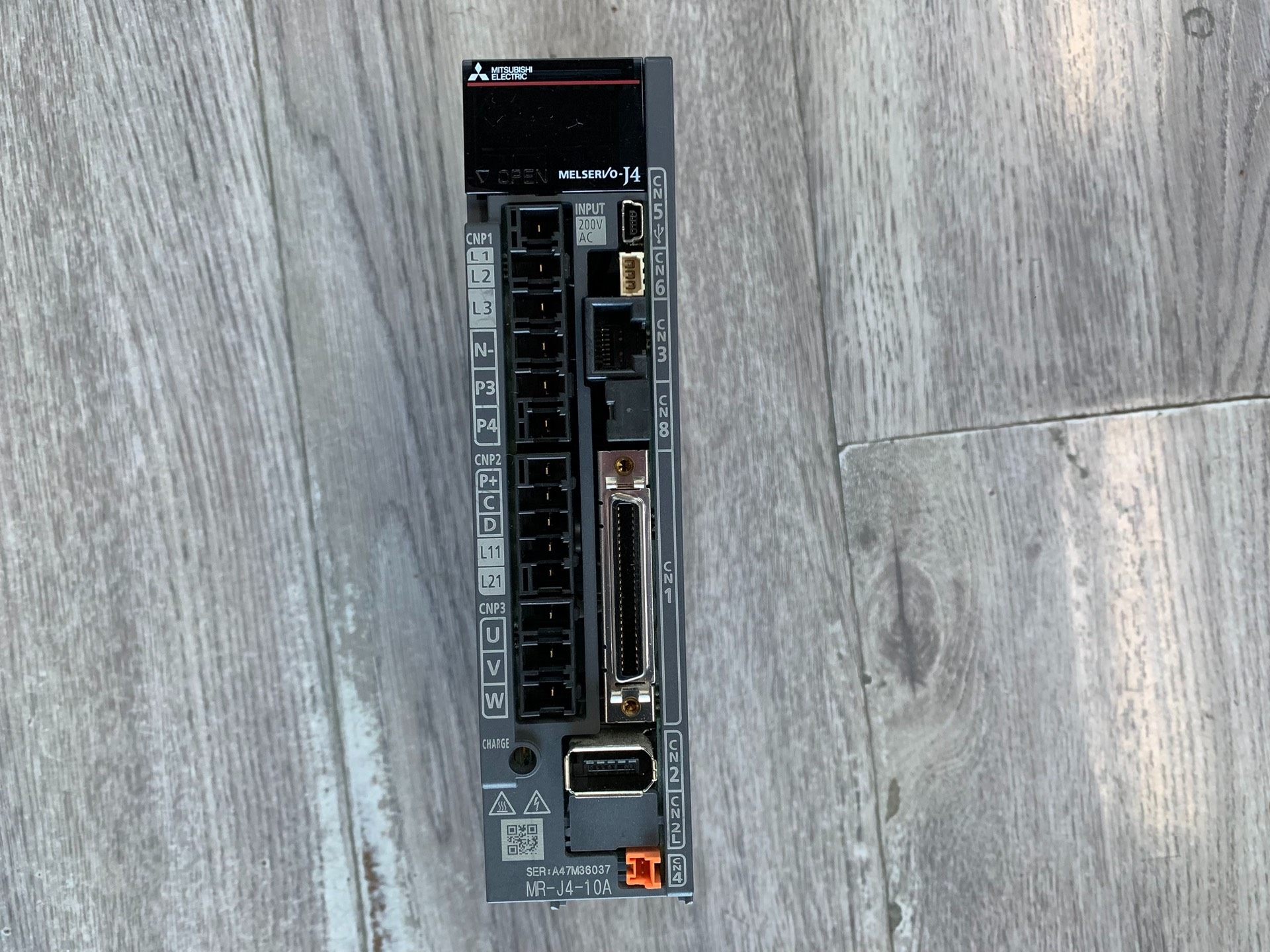 三菱MR-J4-10A伺服驱动器100W，功能包好，无拆无修