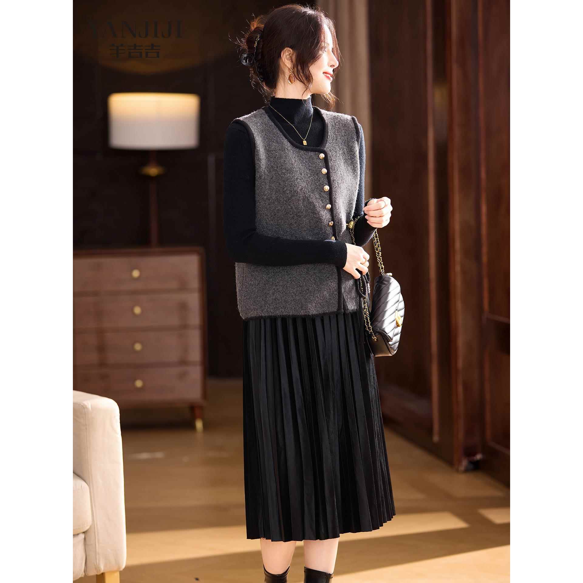 妈妈连衣裙针织打底衫冬装马甲三件套中老年女装减龄百褶裙套装女