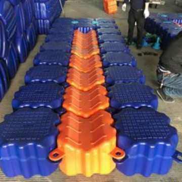 钓鱼平台水上浮筒浮箱游艇龙舟码头摩托艇泊位塑料浮桶