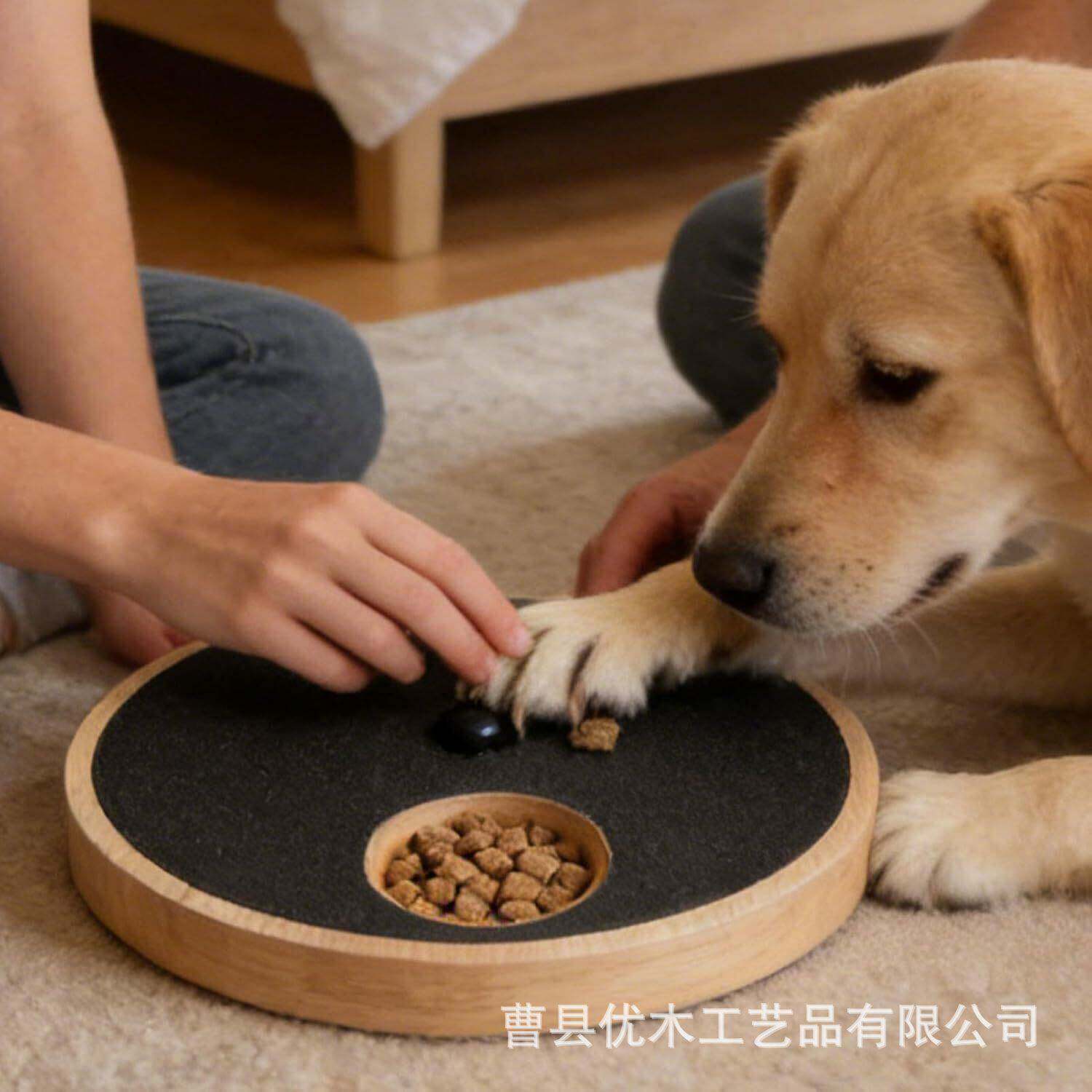 木制狗狗抓痒板可旋转狗狗喂食器狗狗磨爪板指甲刮板宠物慢食板