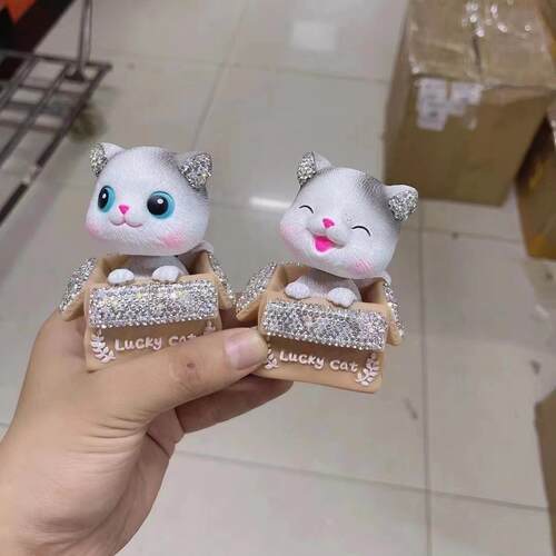 镶钻可爱小猫咪汽车摆件创意车内摇头摆件萌宠仿真车载装饰品