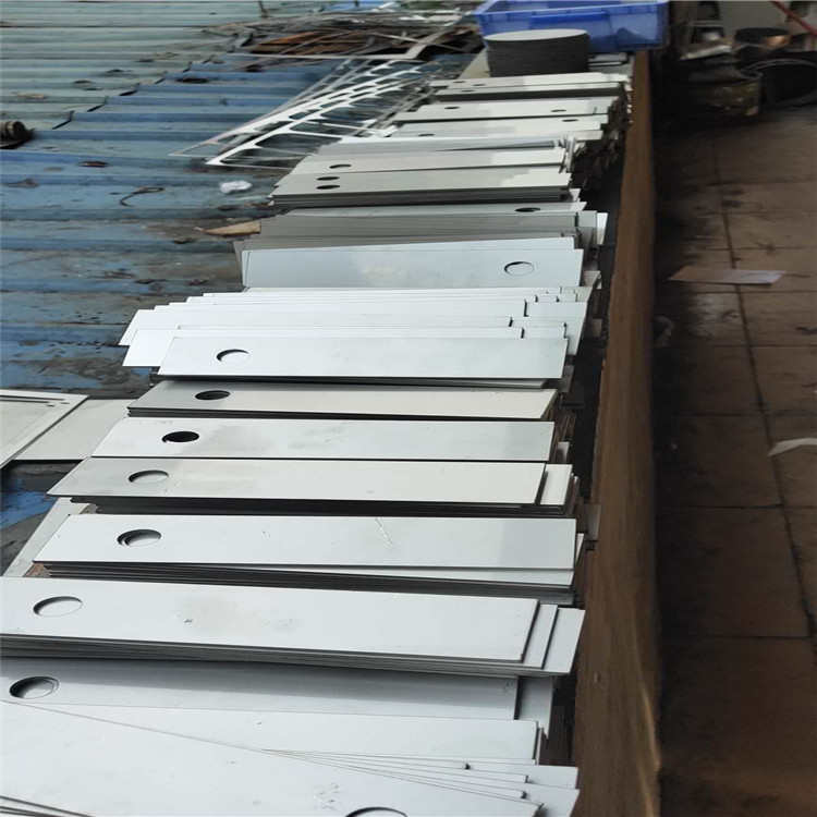 SUS304不锈钢板光亮2B面钢板厚3.5-4.0-4.5-5.0-6.0激光按图切割