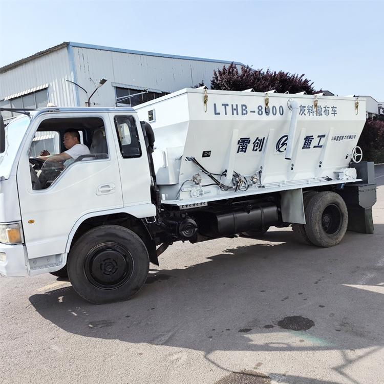 汽车一体粉料撒布车公路施工三七灰摊铺车高速公路撒灰车