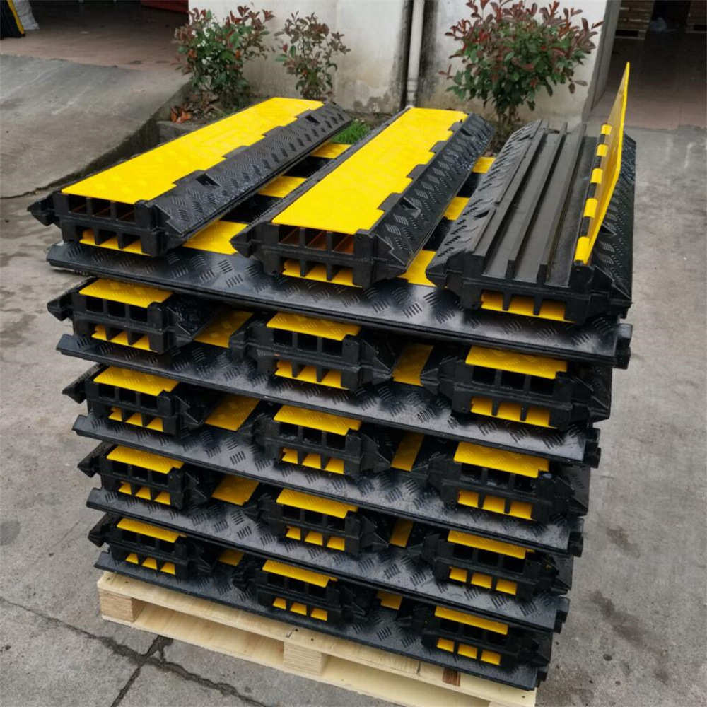 橡胶三线槽减速带电缆保护槽压线板室内外舞台电线过线板盖交通