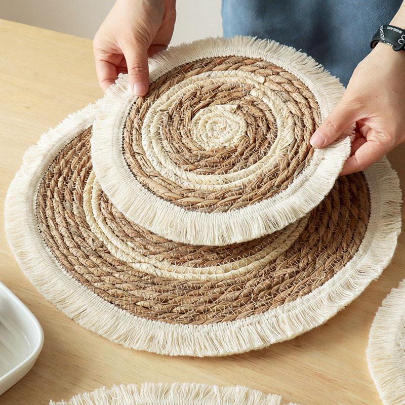 风格海草编制圆形流苏餐垫Hand-Woven Round Placemats table