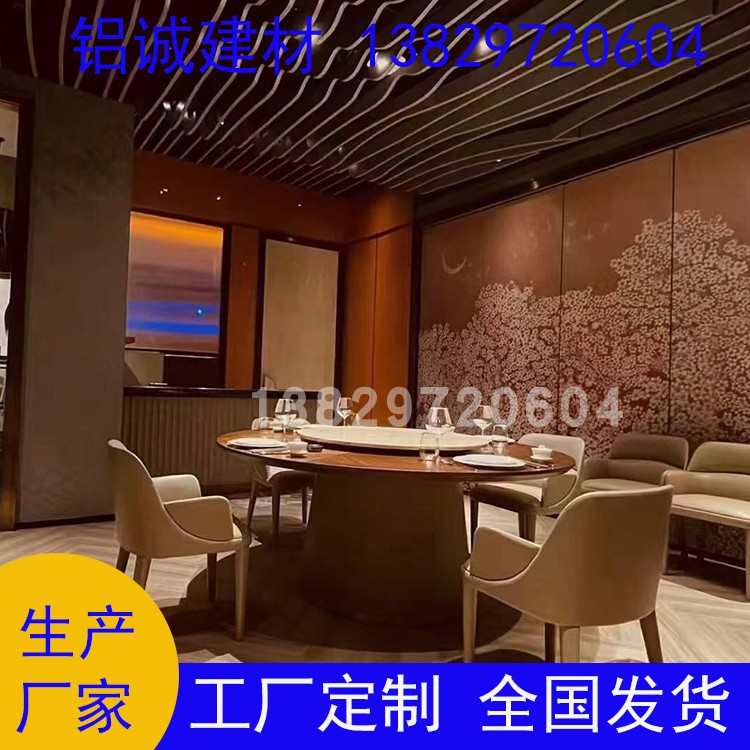 四方管木纹色铝合金型材热转印弧形铝方空心方管氟碳烤漆格栅隔断