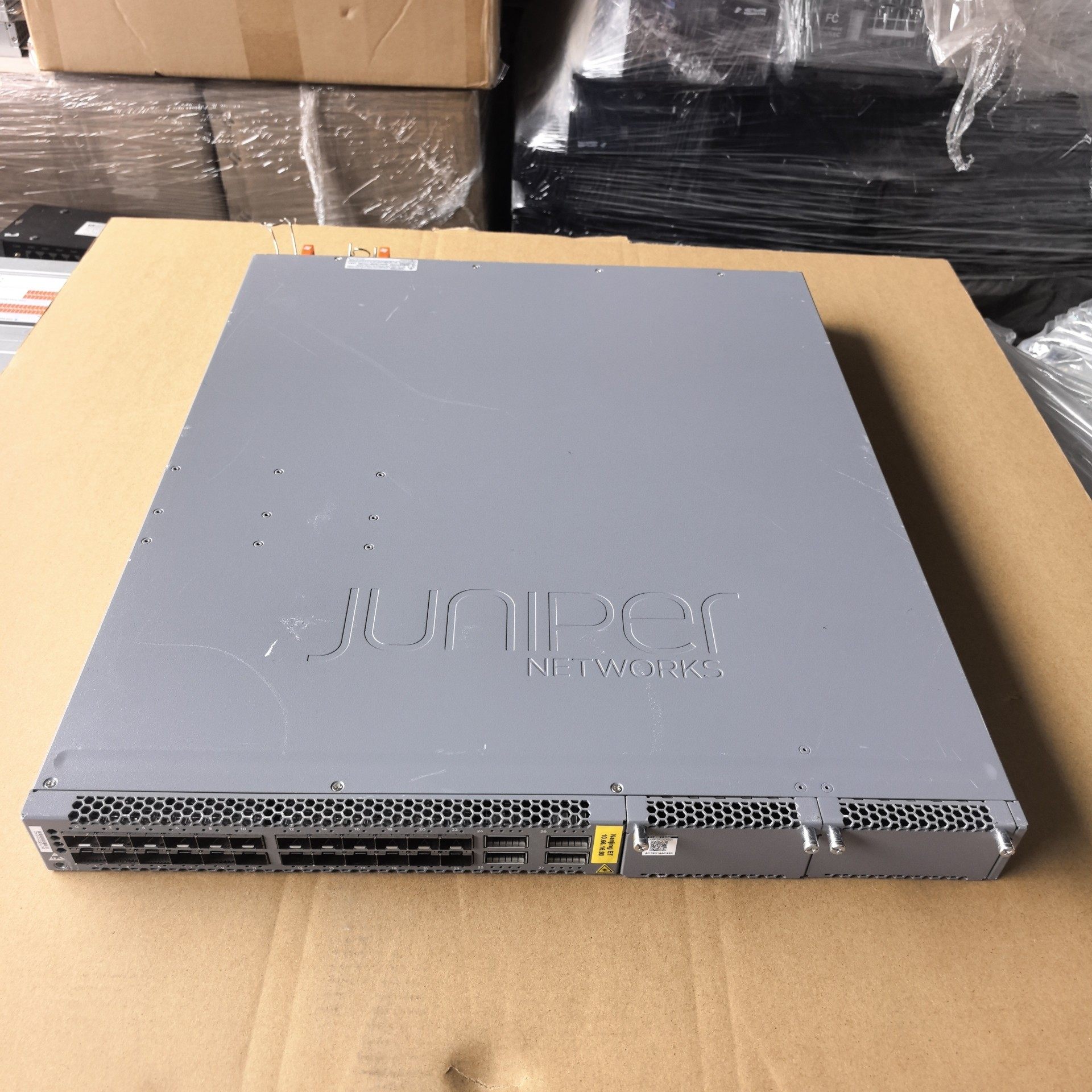 juniper EX4600-40F-AFO 二手 实物图