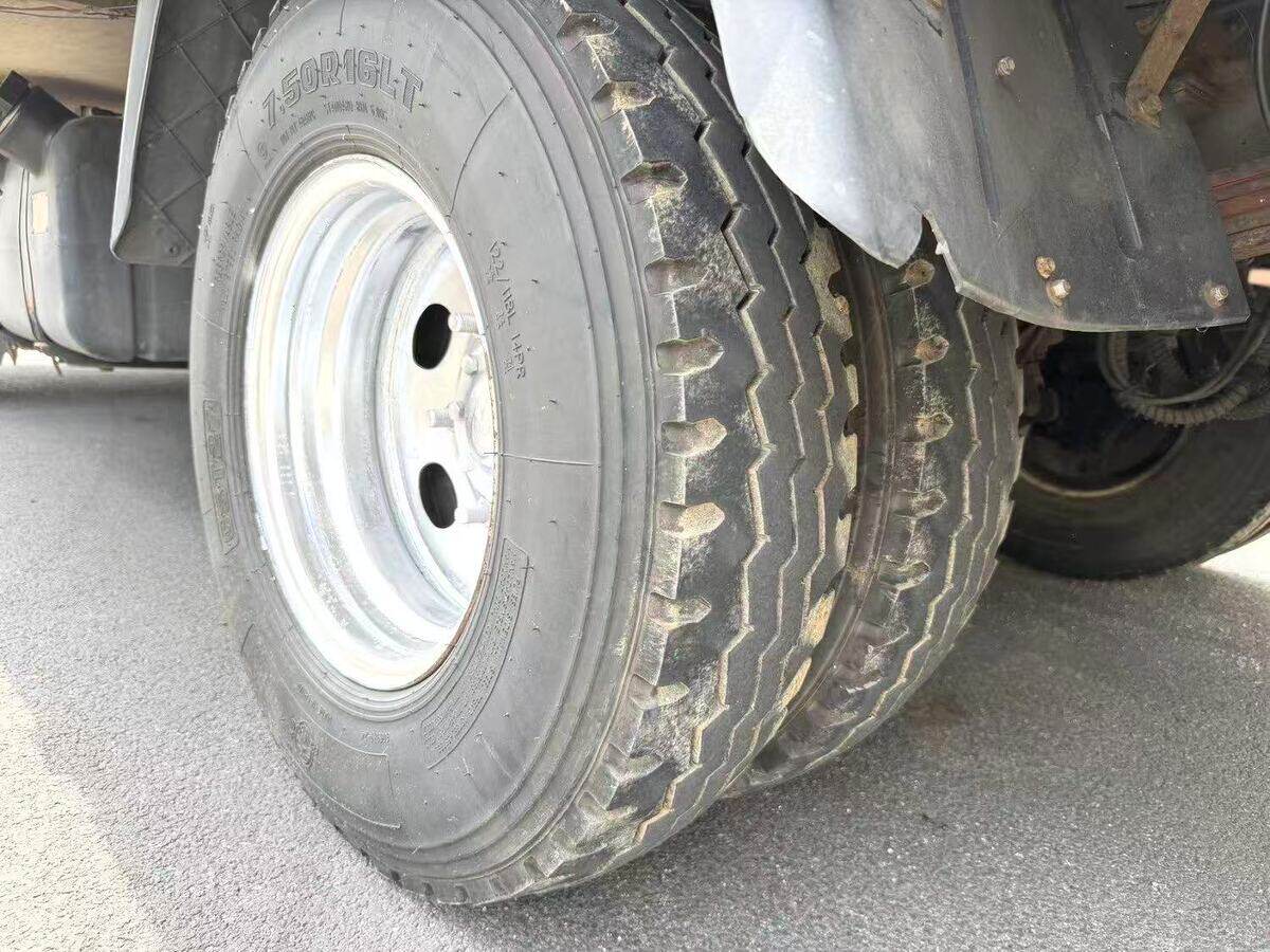 5月6日泉州市重汽豪沃冷藏车柴油带合法尾板4米2手续齐全正常过户网络拍卖公告