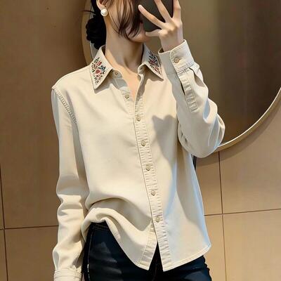 高档轻奢通勤复古米白色刺绣衬衫女士春季款百搭翻领长袖衬衫上衣