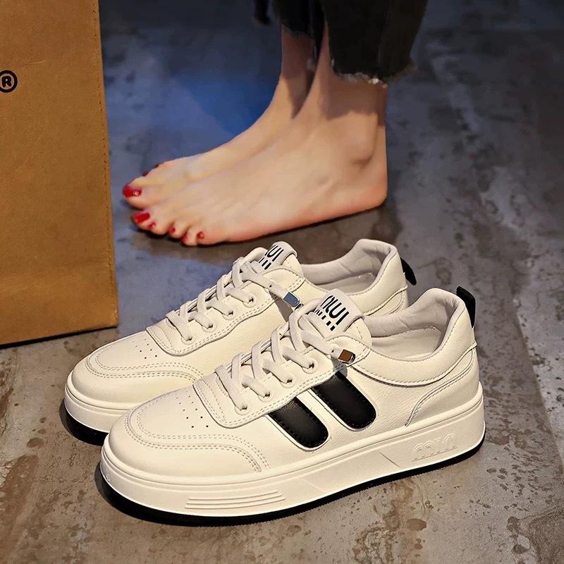 轻便小白颜值百搭脚蹬时尚老爹鞋