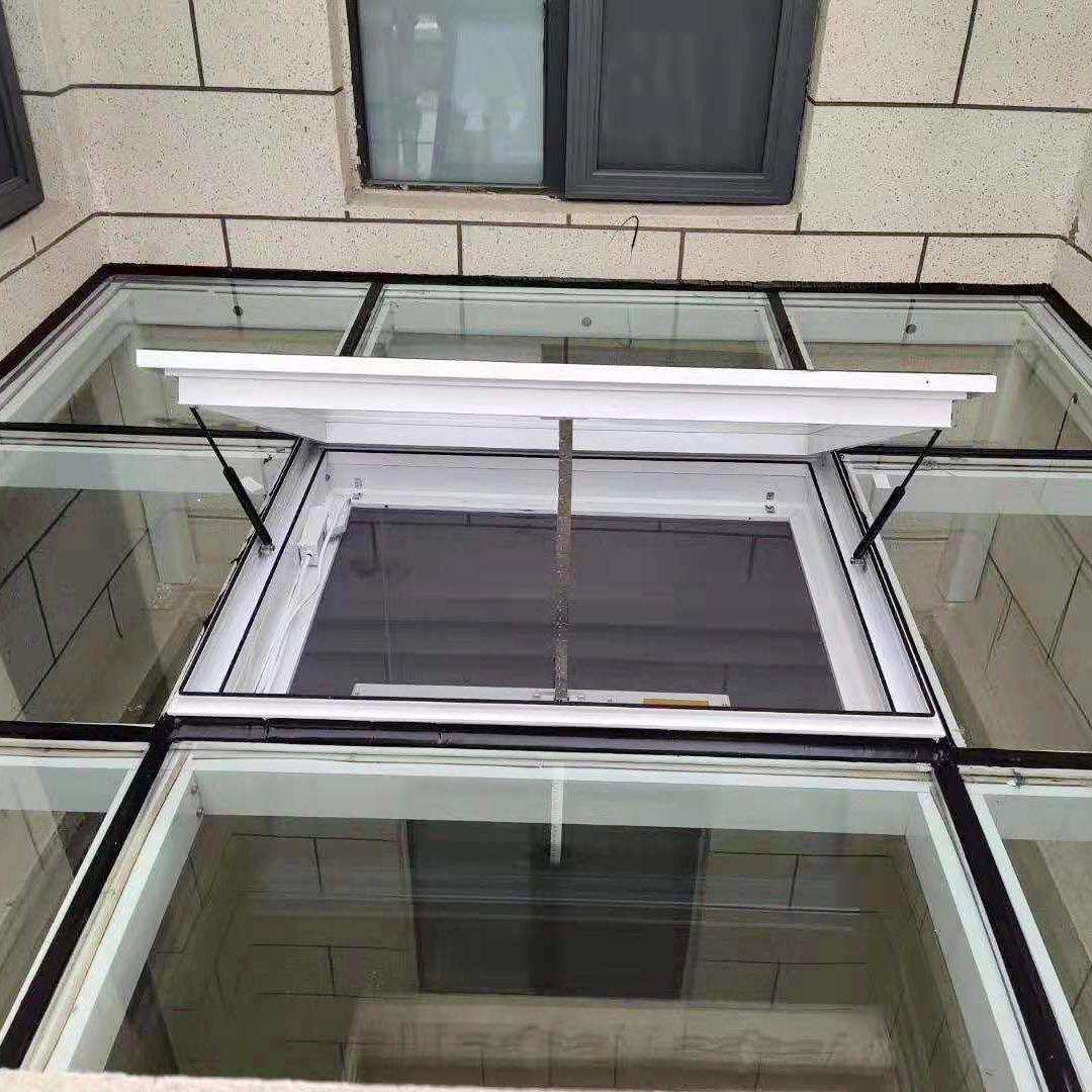 厂家热销铝合金门窗房屋楼顶天窗加工配置夹胶钢化玻璃可开启天窗
