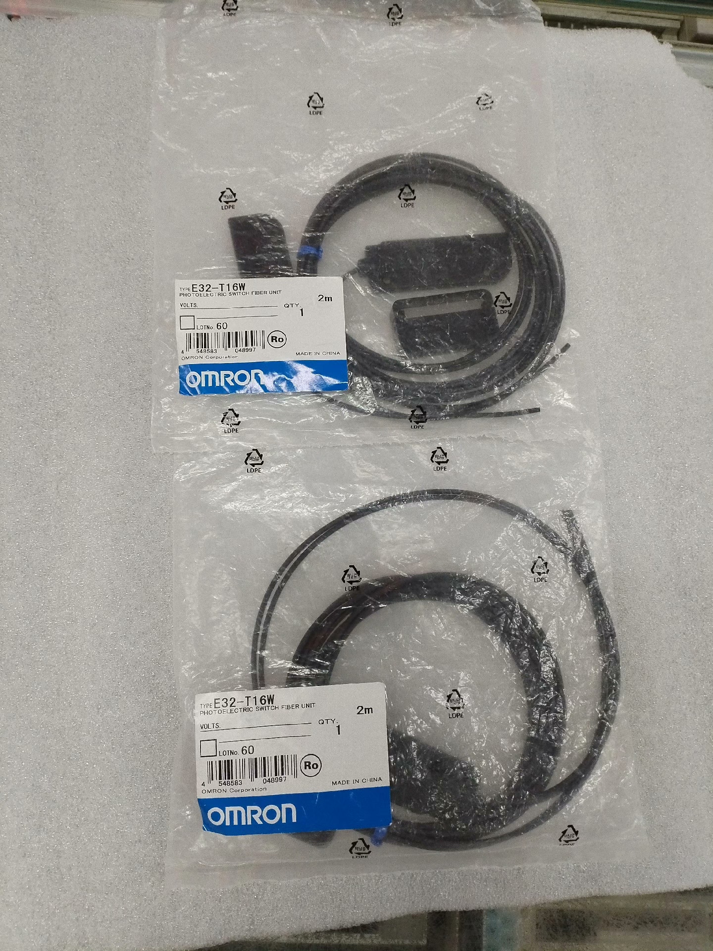 E32-T16W欧姆龙光纤传感器，全新原装正品，包装袋未开封