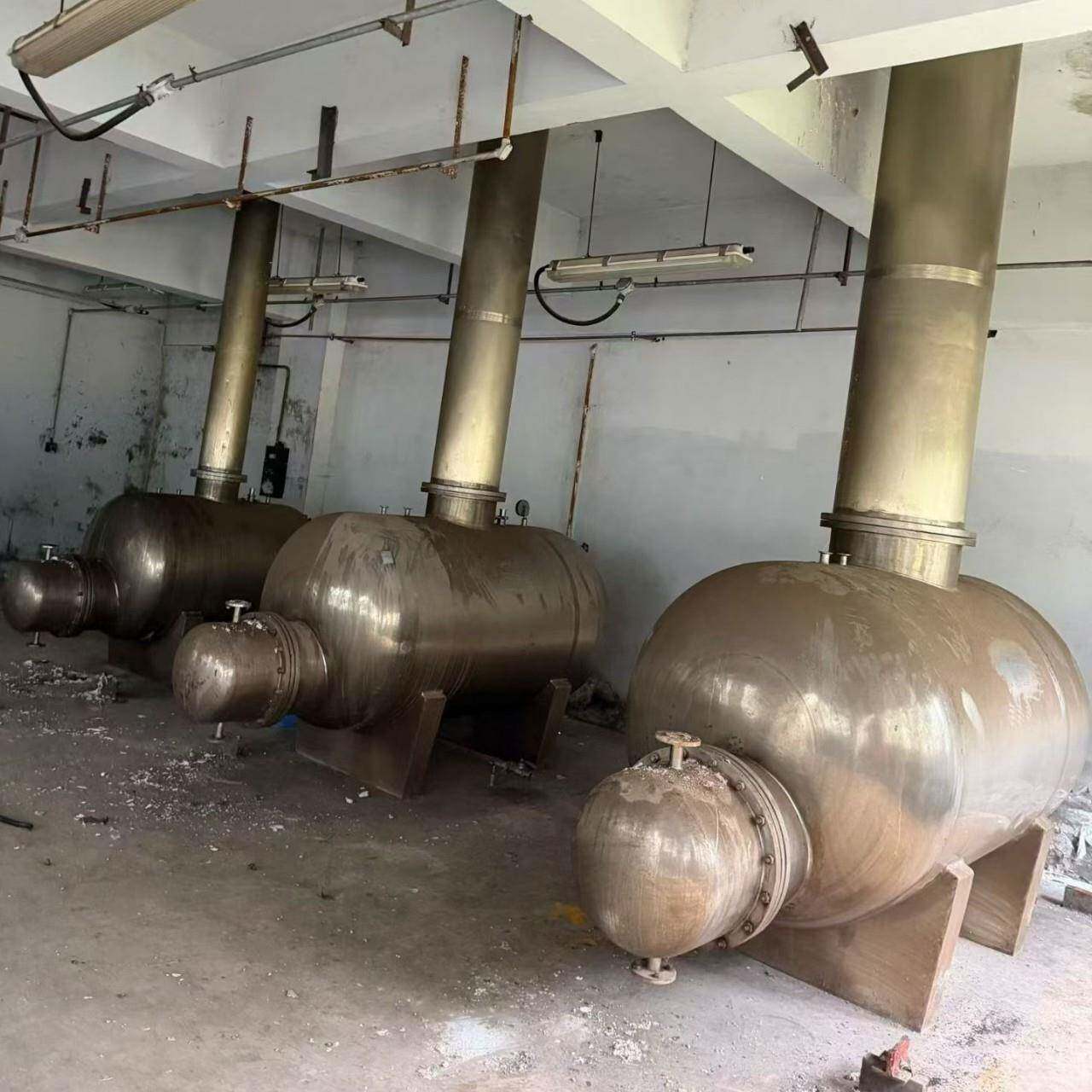 二手酒精回收塔再沸器溶媒回收塔蒸馏塔精馏塔400型填料塔节
