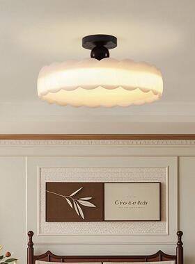 2026年新款法式中古风卧室灯吸顶灯奶油风复古主卧书房间实木灯具