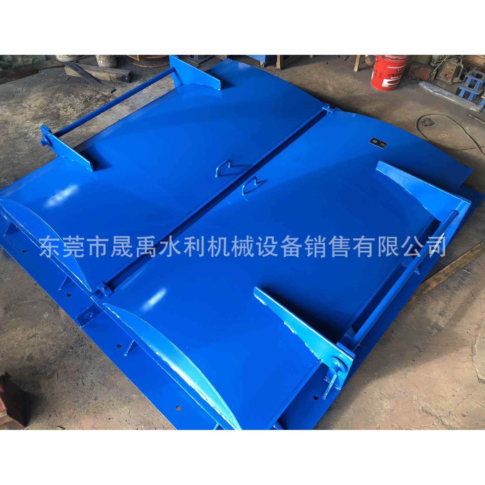 河流治理排水口泵站出水口安装使用2*2米钢制焊接侧翻双开拍门