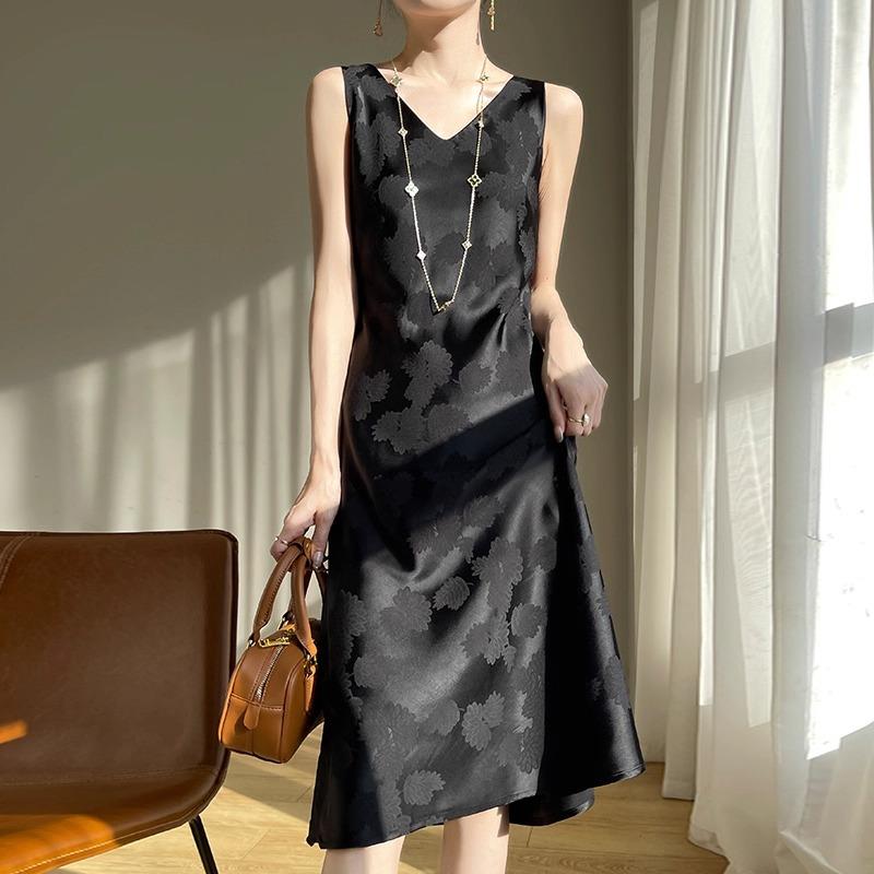 真丝缎面醋酸连衣裙女2026年夏季新款直筒提花中长款打底吊带长裙