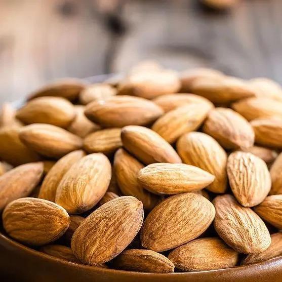 新疆特产开口杏核 手剥库车小白杏熟杏仁坚果喀什生杏仁零售